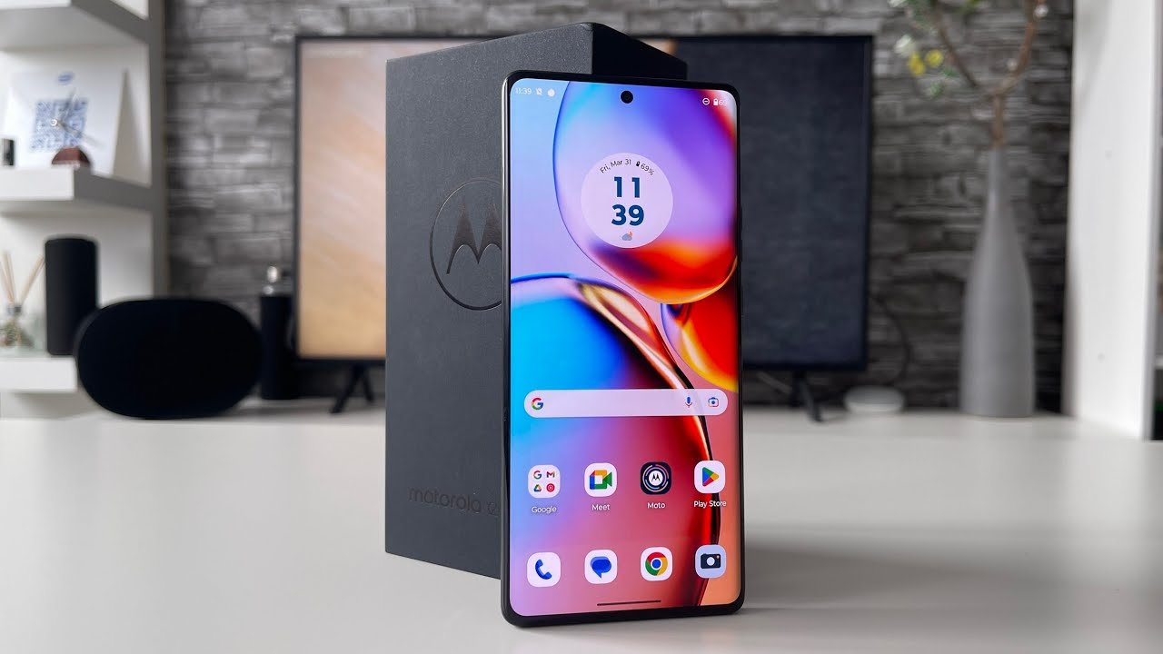 बाप रे! इतनी कम कीमत में मिल रहा Motorola का ये झन्नाटेदार 5G स्मार्टफोन, शानदार फीचर्स के साथ देखे कीमत